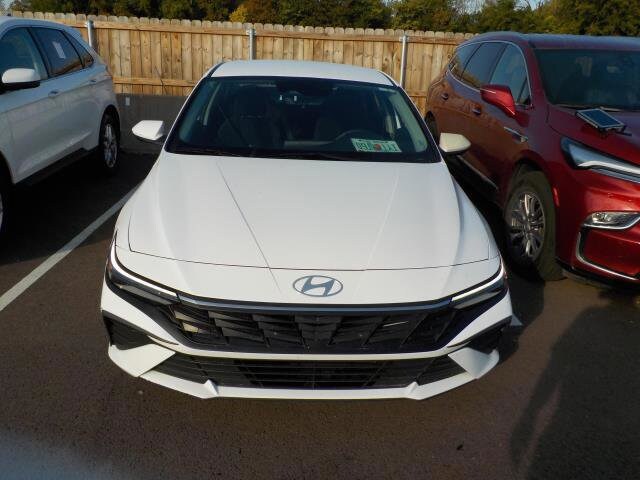 2024 Hyundai Elantra SEL photo 2