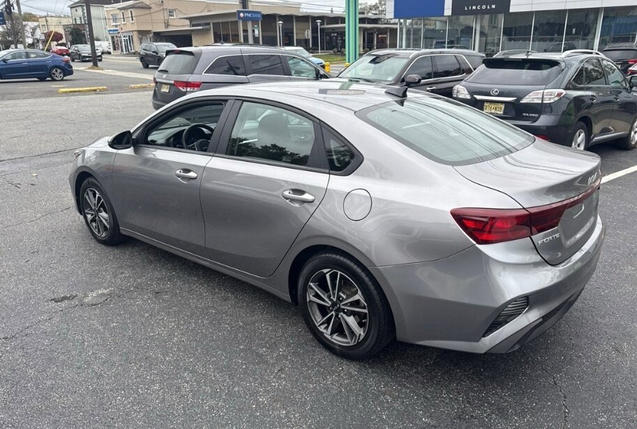 2023 Kia Forte LXS photo 4