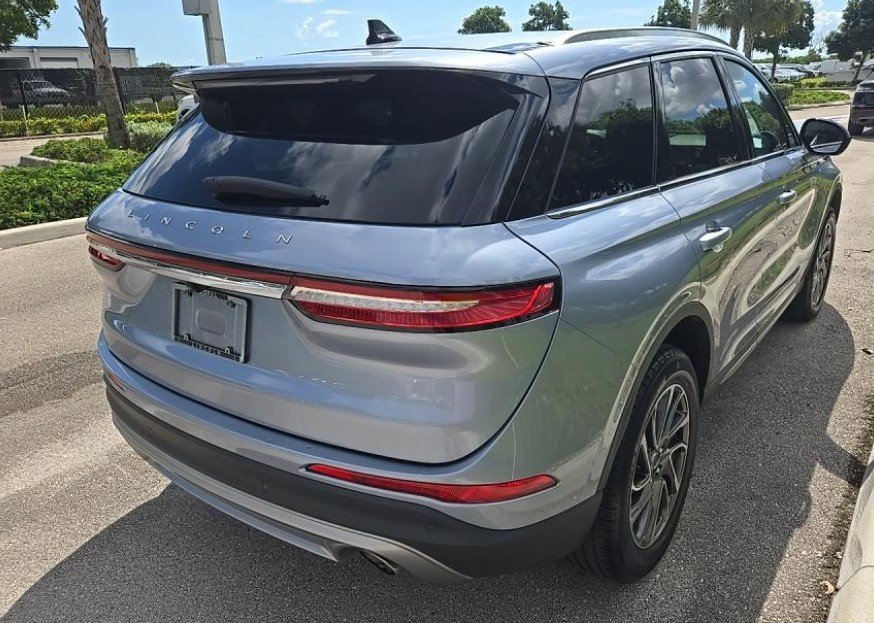 2022 Lincoln Corsair Standard photo 2