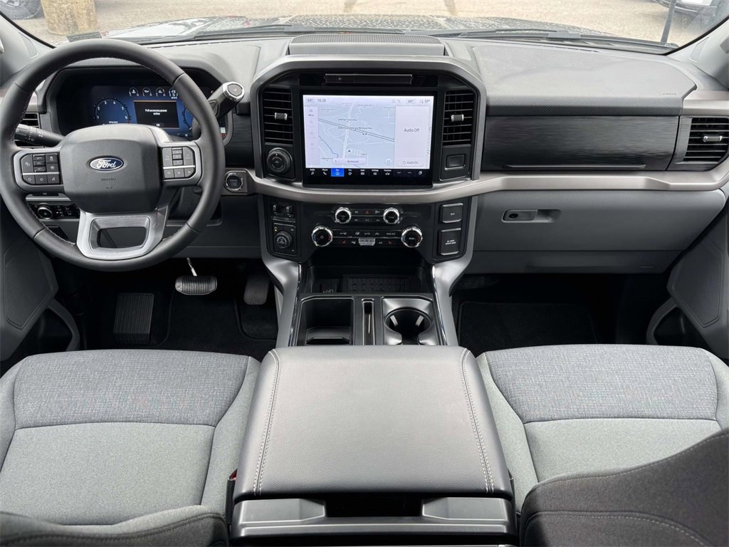 2025 Ford F-150 XLT photo 2