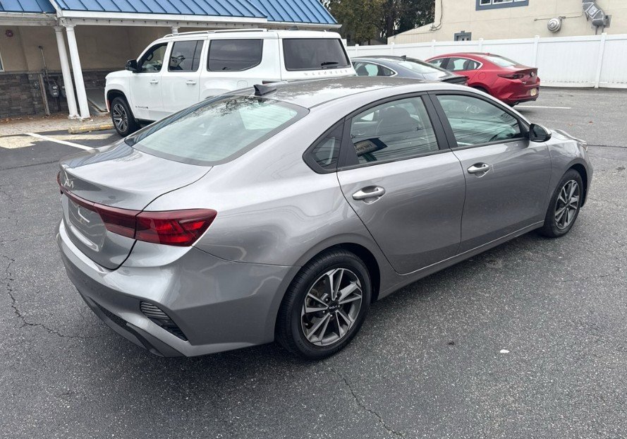 2023 Kia Forte LXS photo 3