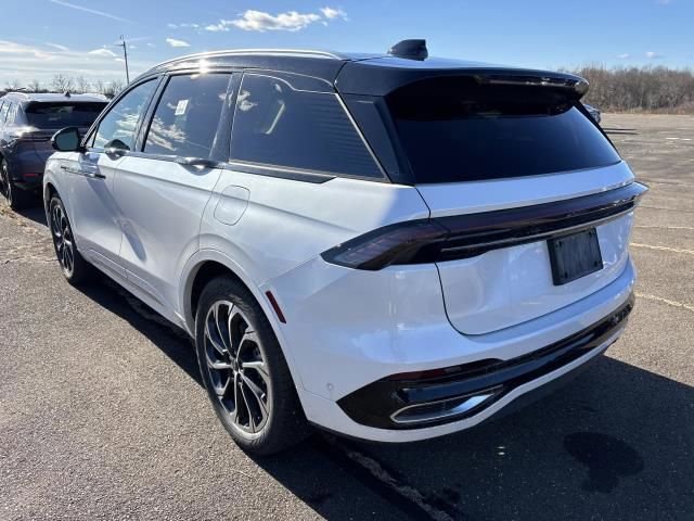 2024 Lincoln Nautilus Reserve photo 3