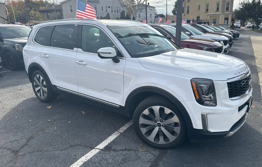 2022 Kia Telluride S photo 2