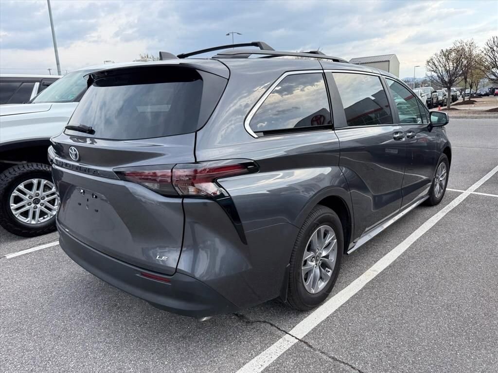 Used 2025 Toyota Sienna LE 8 Passenger Van Passenger Van
