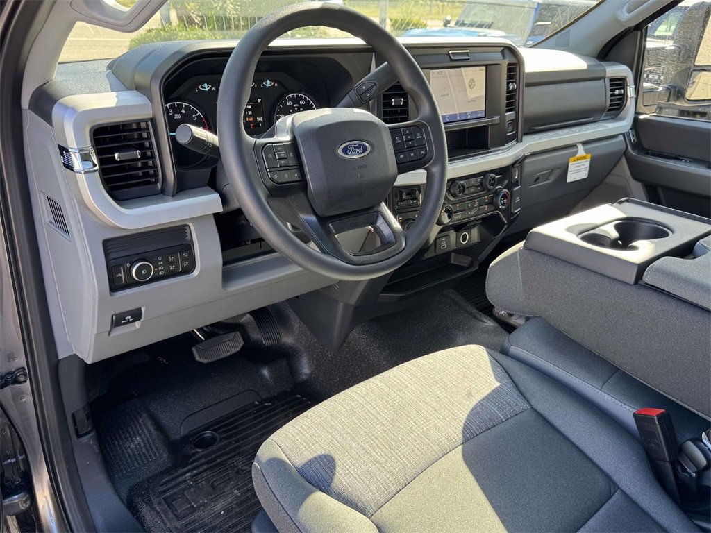 2026 Ford F-350 XLT photo 2