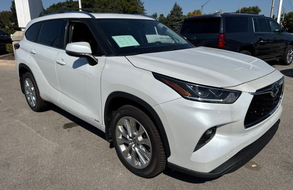 2022 Toyota Highlander Hybrid Limited photo 2