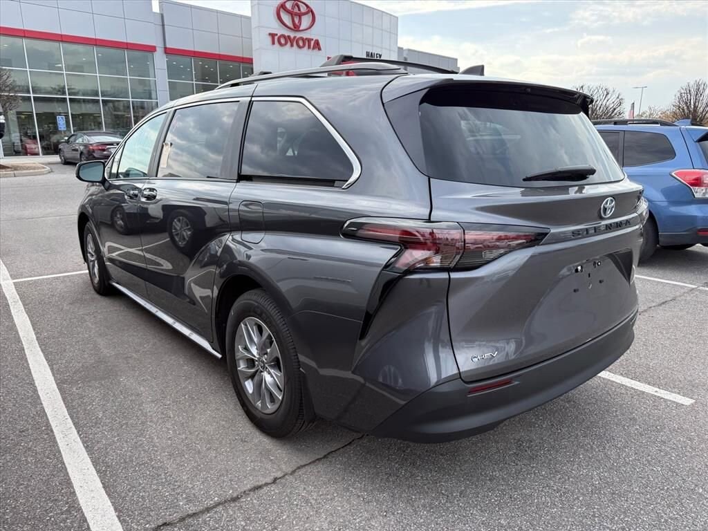 Used 2025 Toyota Sienna LE 8 Passenger Van Passenger Van