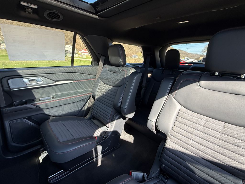 2026 Ford Explorer ST-Line - Photo 37