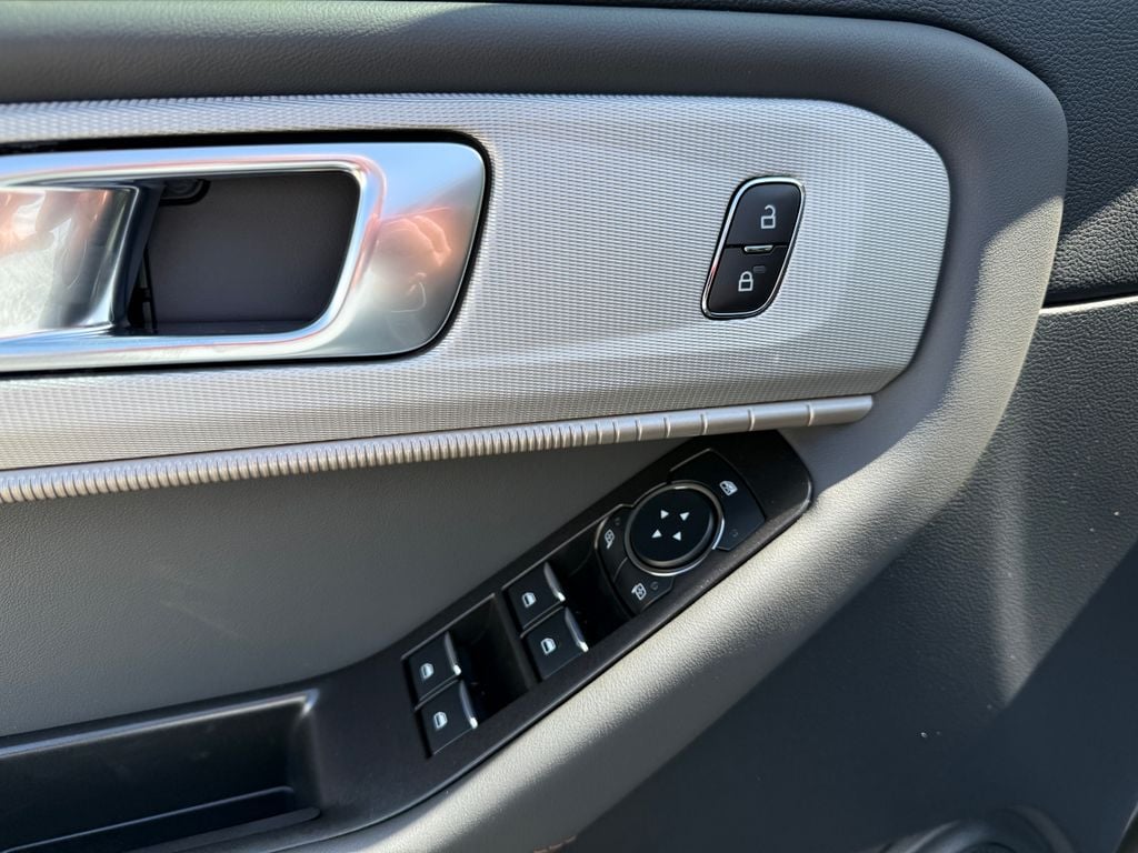 2026 Ford Explorer Active - Photo 18