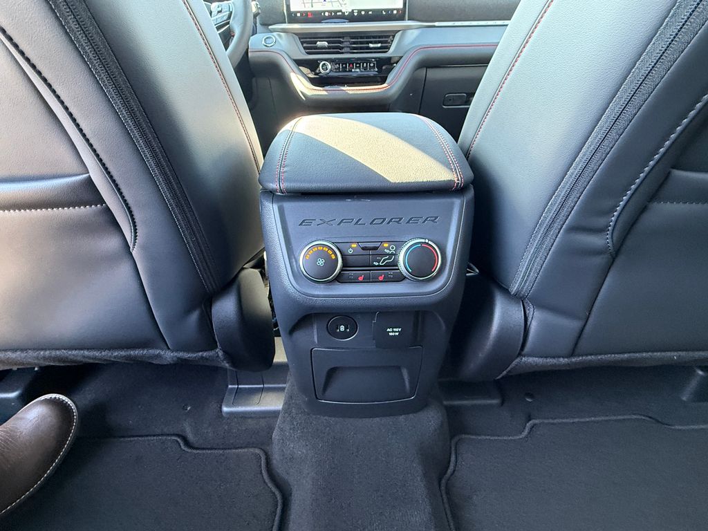 2026 Ford Explorer ST-Line - Photo 39