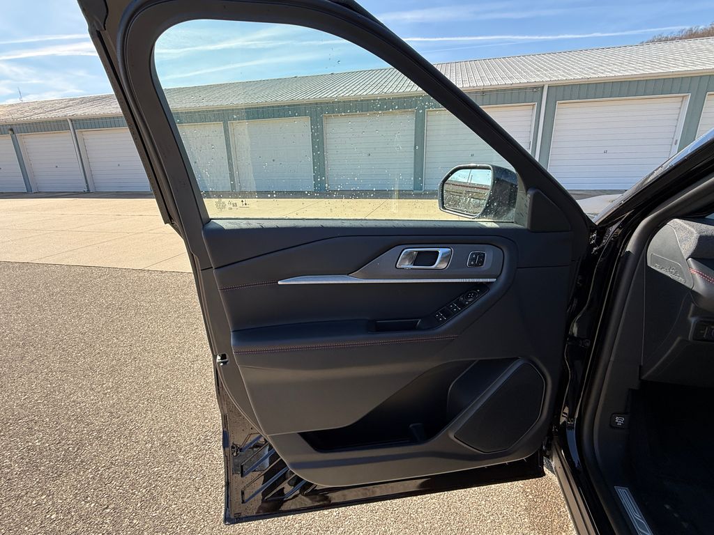 2026 Ford Explorer ST-Line - Photo 16