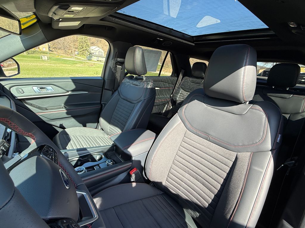 2026 Ford Explorer ST-Line - Photo 21