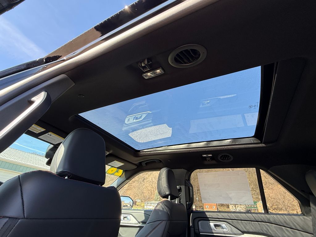 2026 Ford Explorer ST-Line - Photo 35