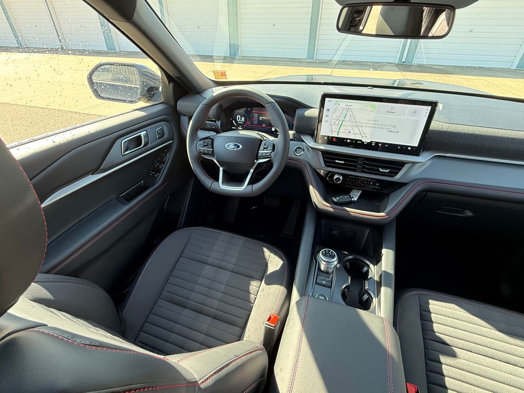 2026 Ford Explorer ST-Line - Photo 24