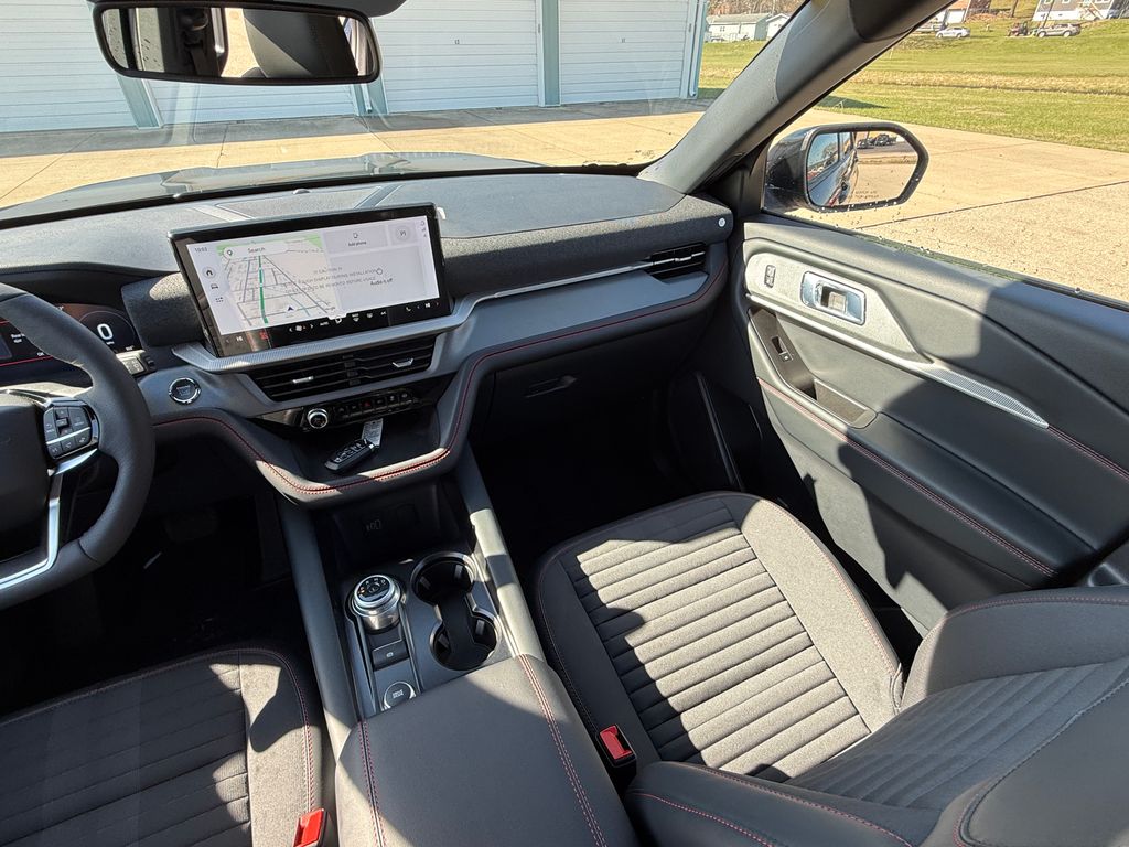 2026 Ford Explorer ST-Line - Photo 25