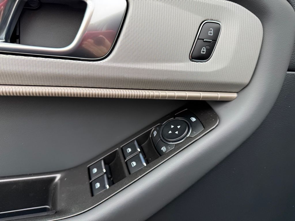 2026 Ford Explorer Active - Photo 18