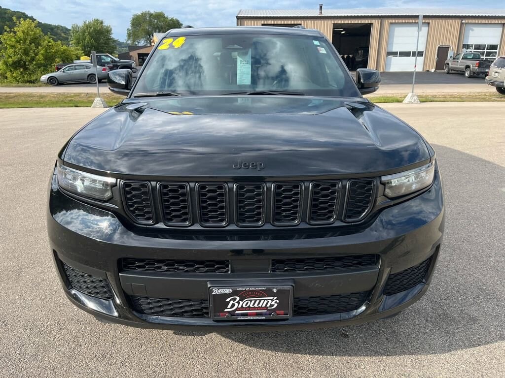 Used 2024 Jeep Grand Cherokee L Laredo SUV