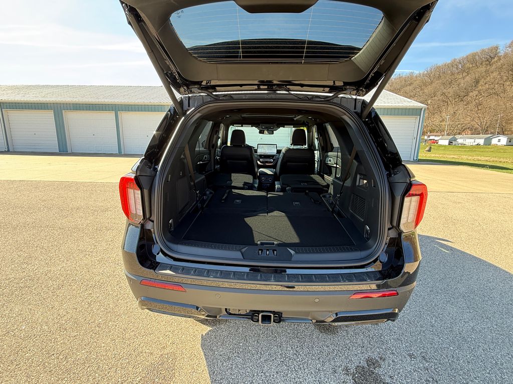 2026 Ford Explorer ST-Line - Photo 13