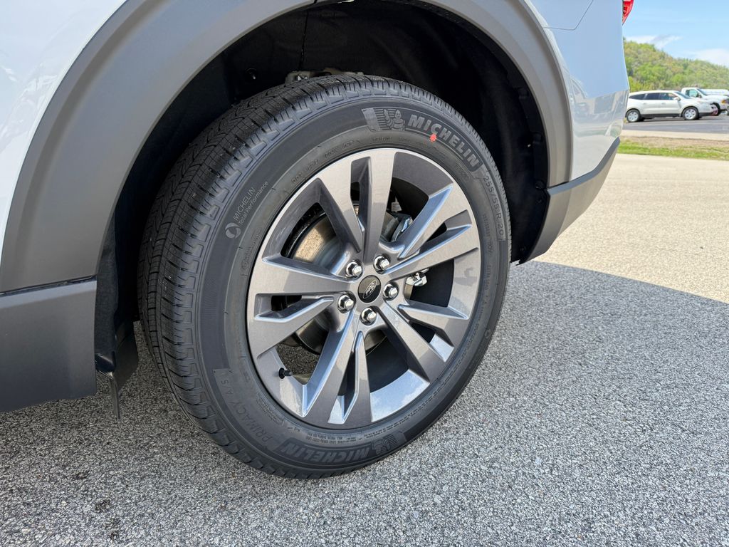 2026 Ford Explorer Active - Photo 15