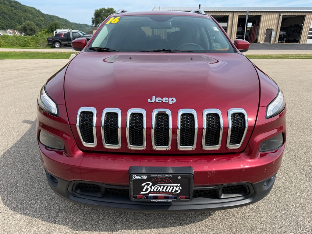 Used 2016 Jeep Cherokee Latitude with VIN 1C4PJMCS3GW101816 for sale in Guttenberg, IA