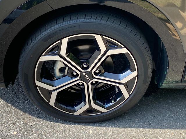 Used 2023 Kia Niro EX Touring SUV
