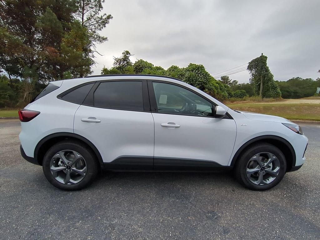 New 2026 Ford Escape Hybrid ST-Line Select SUV