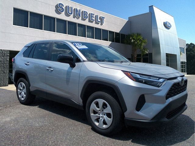 2023 Toyota RAV4 LE's photo
