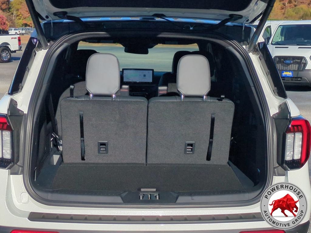 2026 Ford Explorer ST-Line - Photo 14