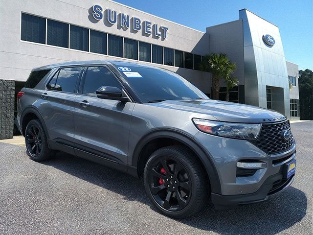 2022 Ford Explorer ST's photo