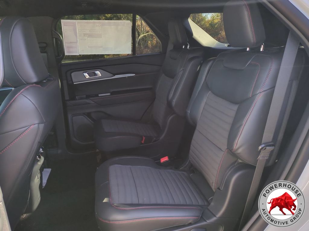 2026 Ford Explorer ST-Line - Photo 16