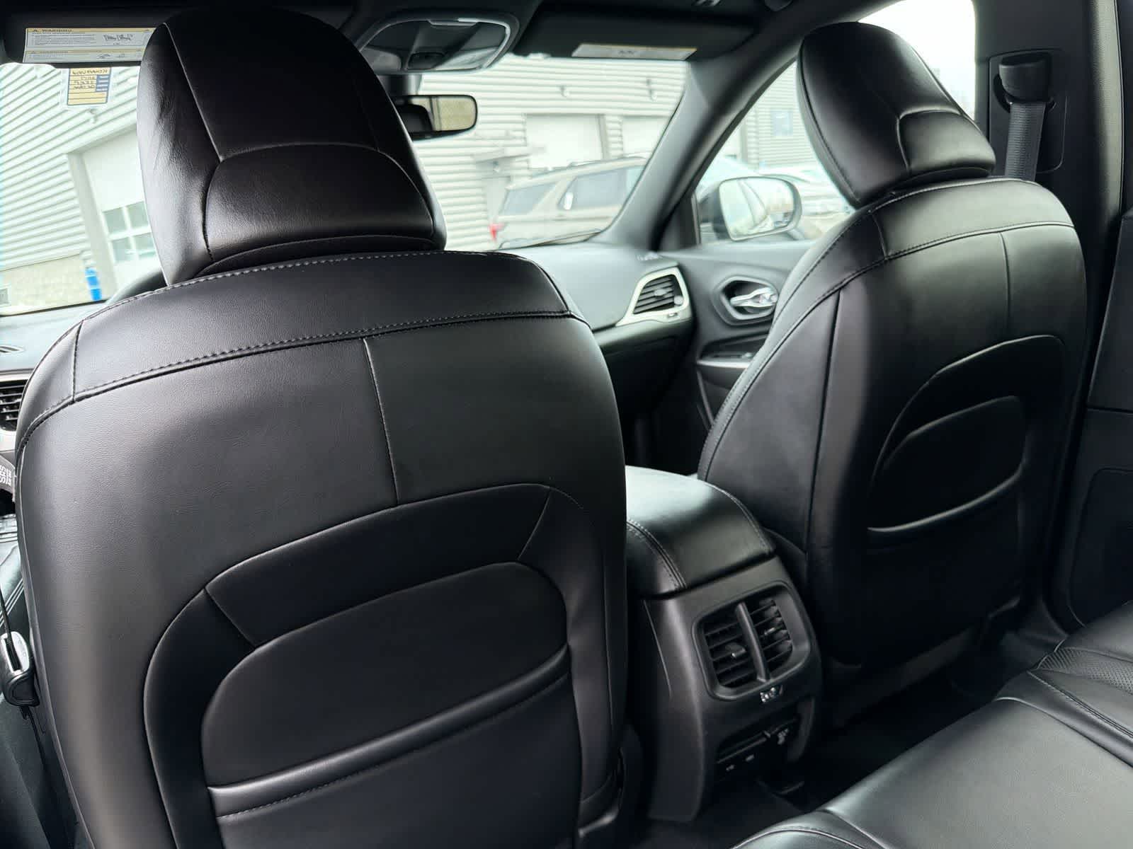 Thumbnail: 2019 Jeep Cherokee - 19