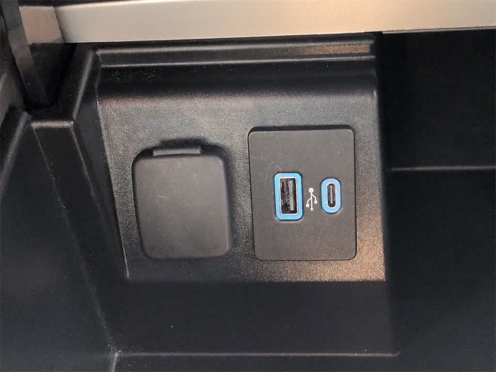 Thumbnail: 2022 Ford Explorer - 31