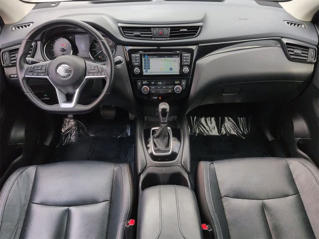 Thumbnail: 2017 Nissan Rogue Sport - 16