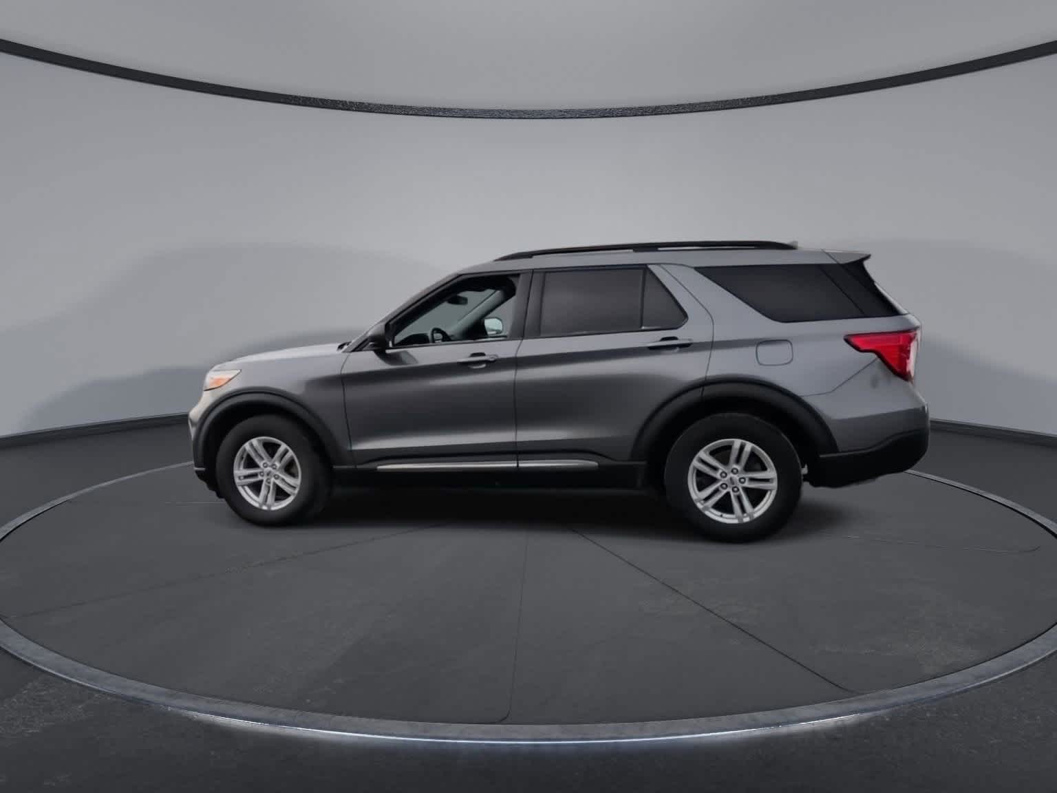 Thumbnail: 2022 Ford Explorer - 6