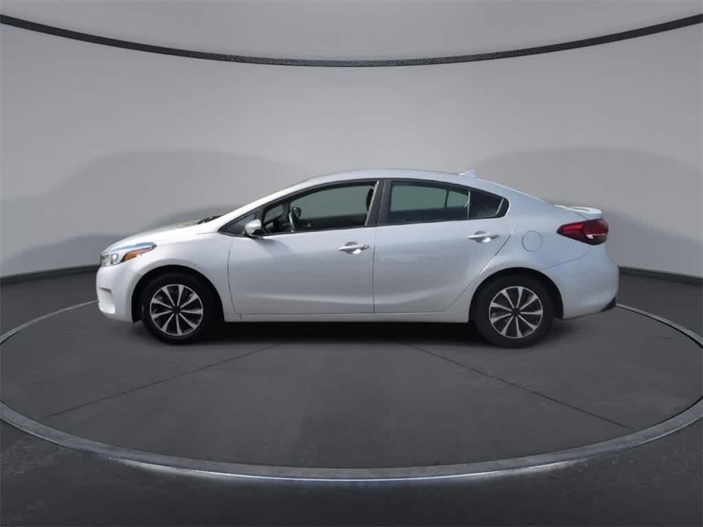Thumbnail: 2017 Kia Forte - 5