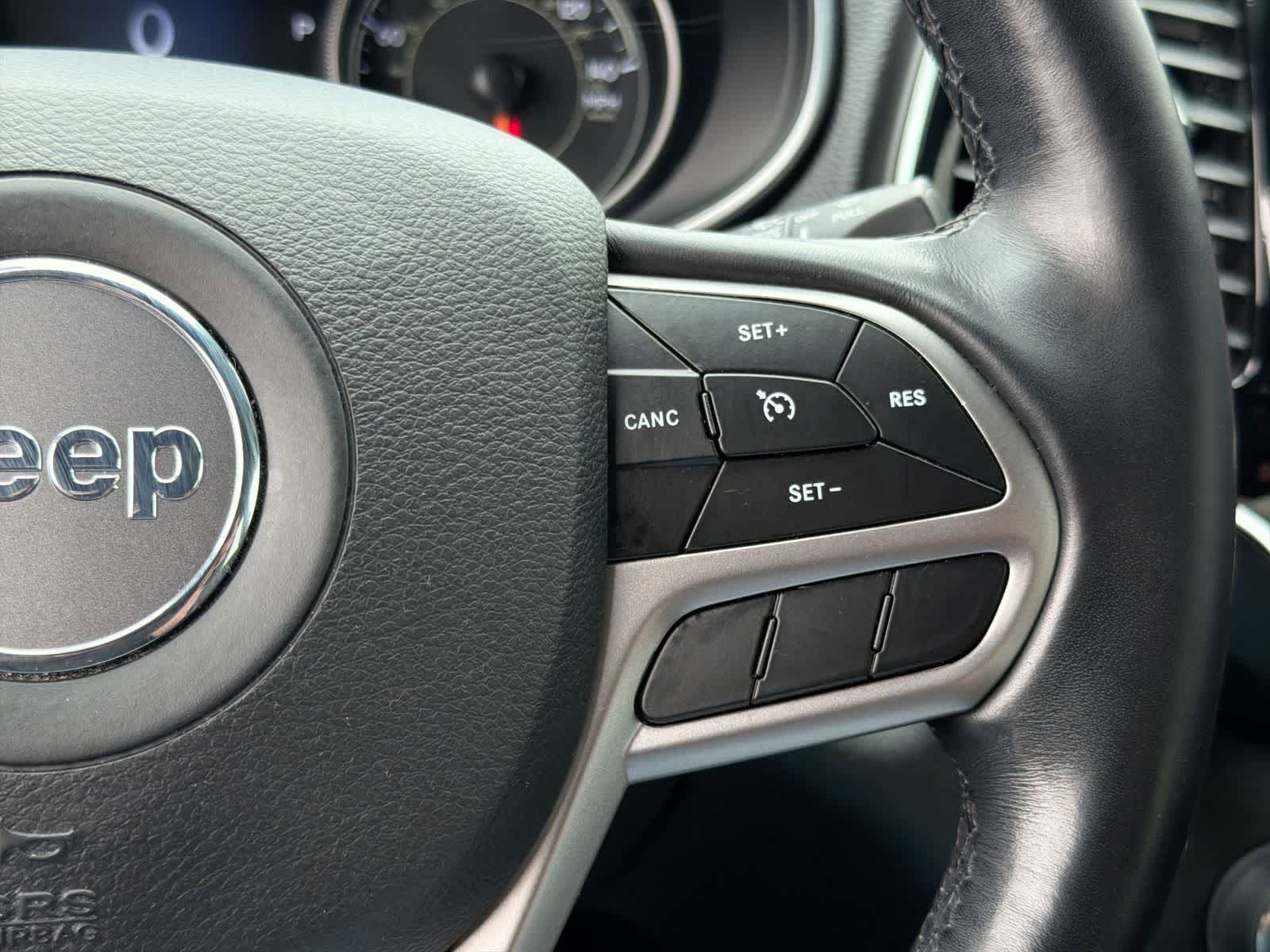 Thumbnail: 2019 Jeep Cherokee - 25