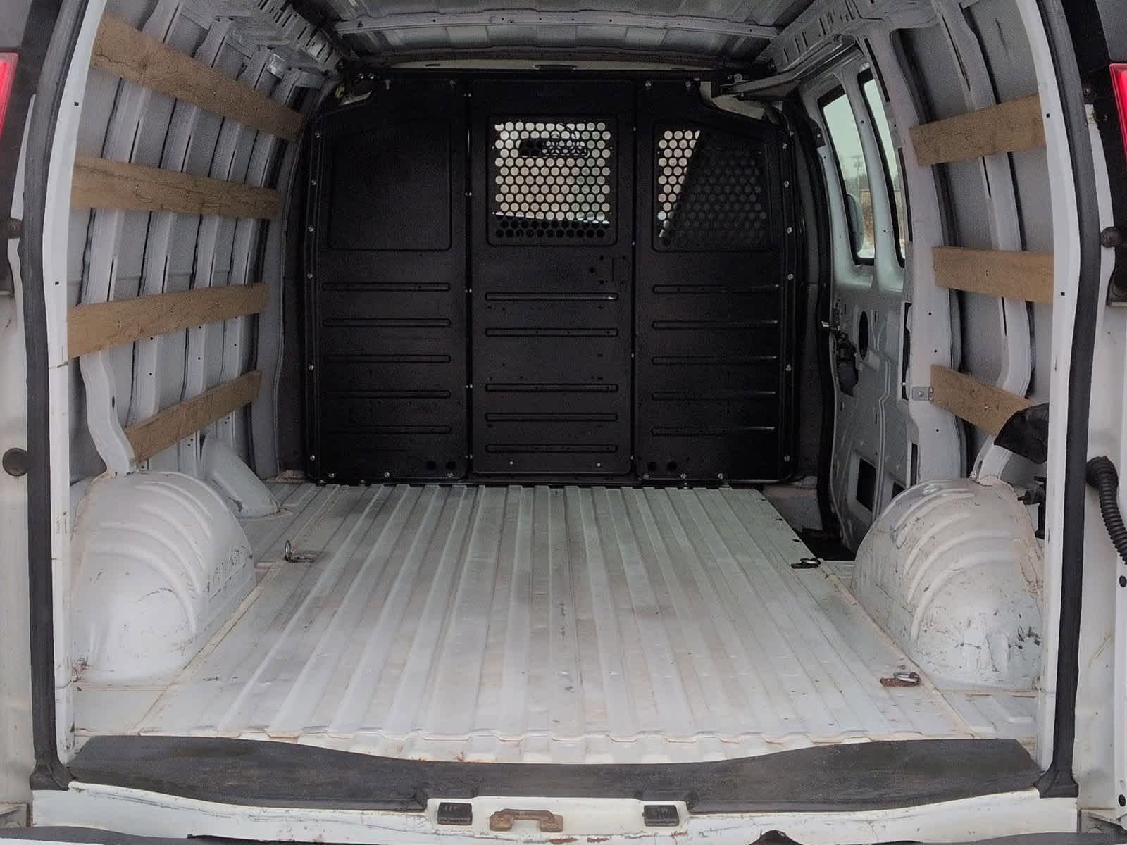 Thumbnail: 2018 GMC Savana - 33