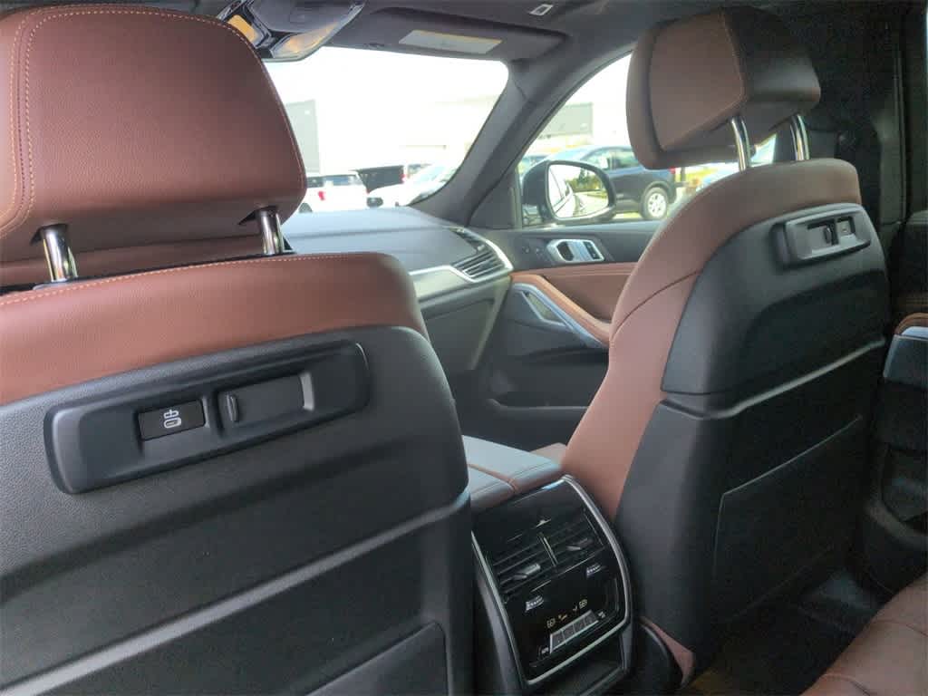 Thumbnail: 2021 BMW X6 - 18