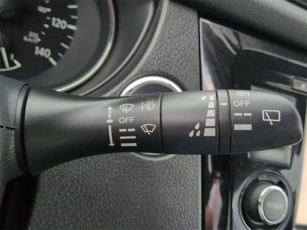 Thumbnail: 2017 Nissan Rogue Sport - 26