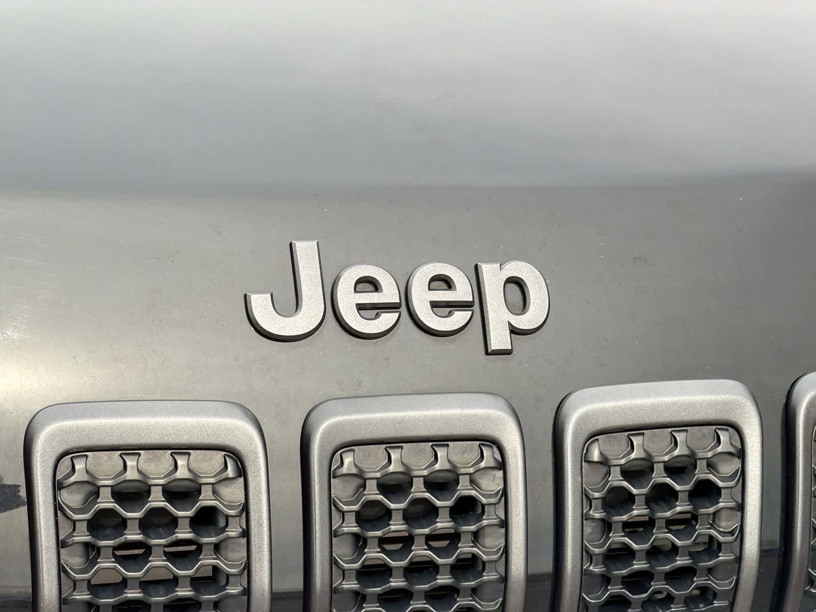 Thumbnail: 2019 Jeep Cherokee - 12