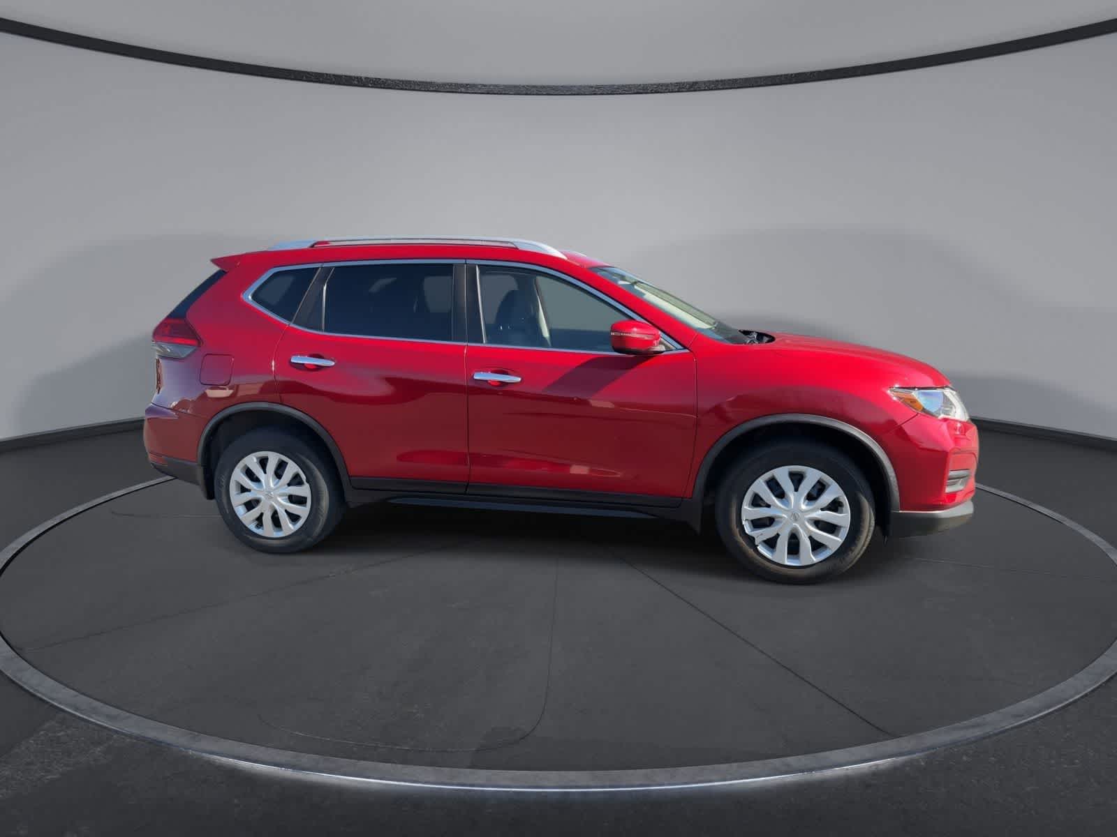 Thumbnail: 2017 Nissan Rogue - 9