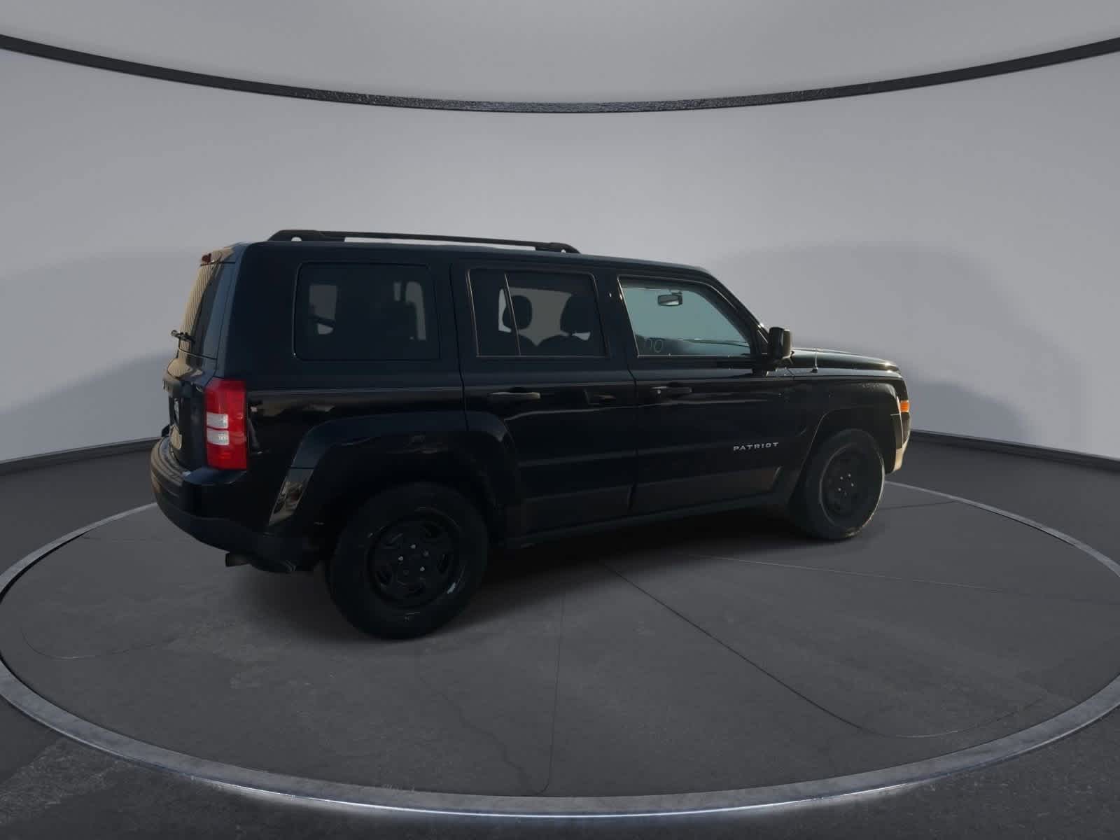 Thumbnail: 2016 Jeep Patriot - 8