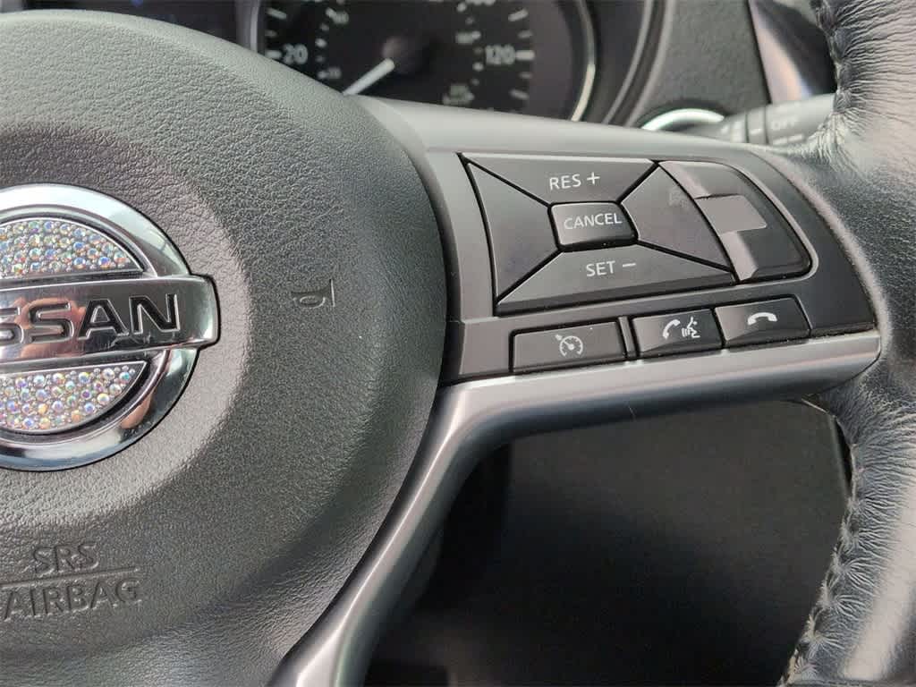 Thumbnail: 2017 Nissan Rogue Sport - 25