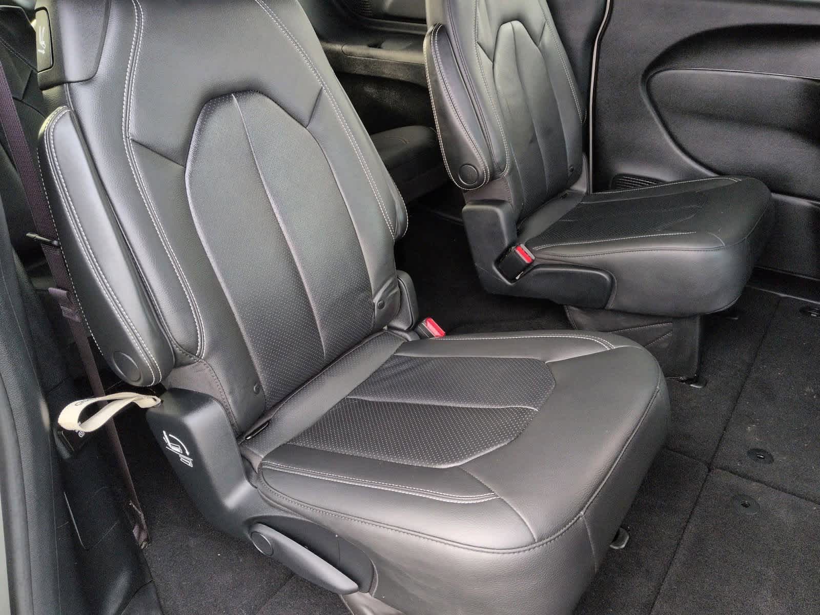 Thumbnail: 2020 Chrysler Pacifica - 21