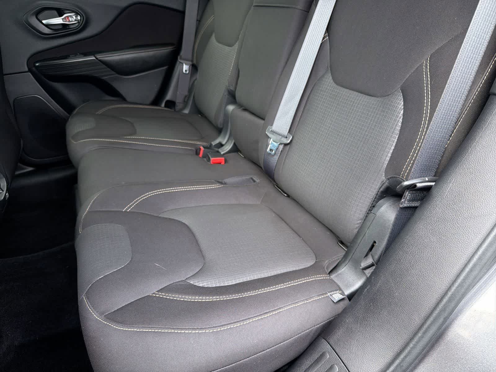 Thumbnail: 2016 Jeep Cherokee - 21