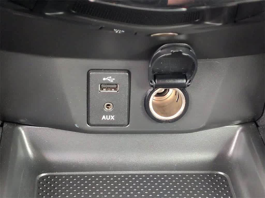 Thumbnail: 2017 Nissan Rogue Sport - 32