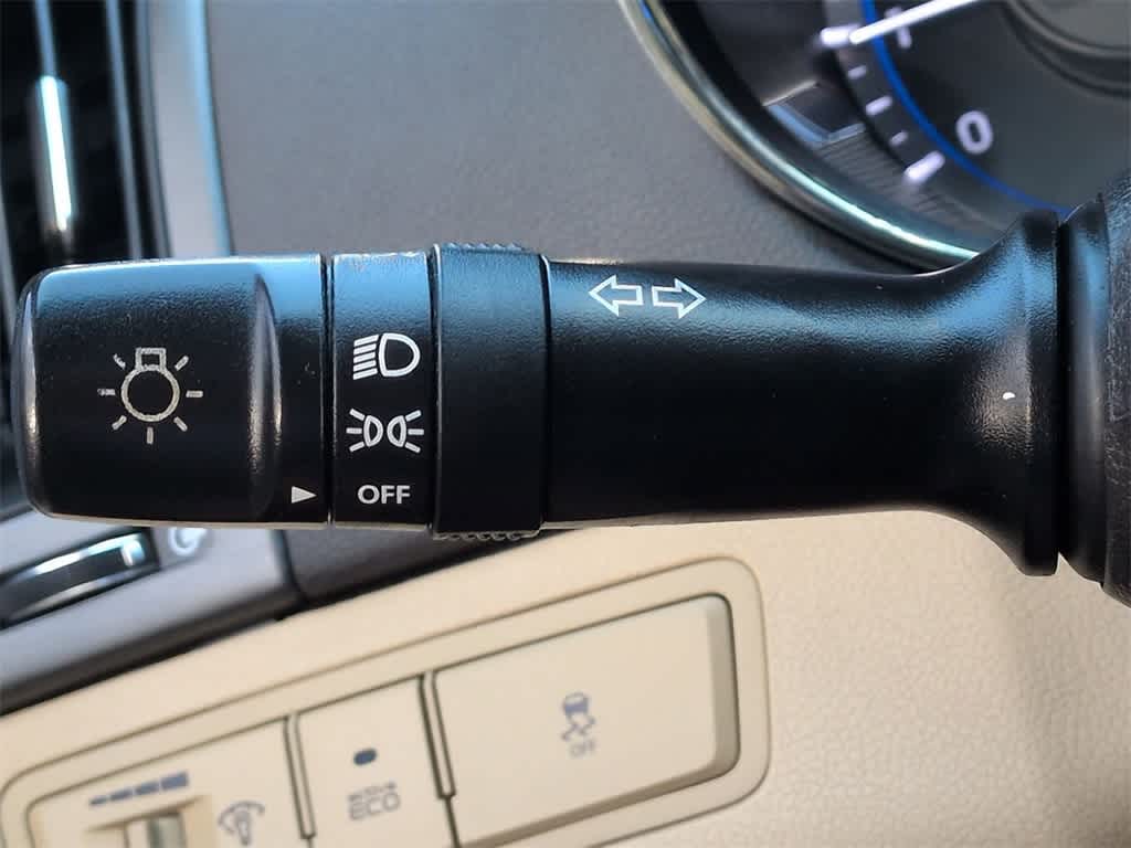 Thumbnail: 2012 Hyundai Sonata - 26