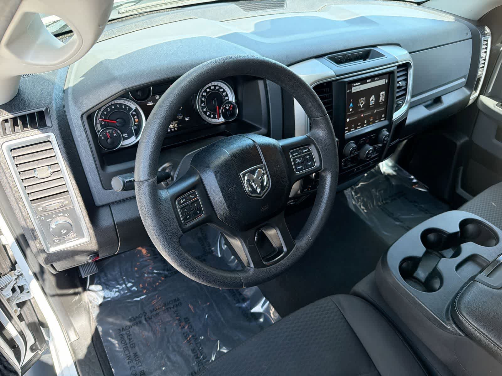 Thumbnail: 2019 RAM 1500 Classic - 10