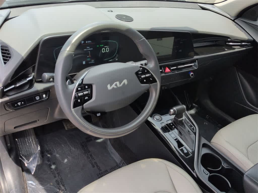 Thumbnail: 2023 Kia Niro - 10