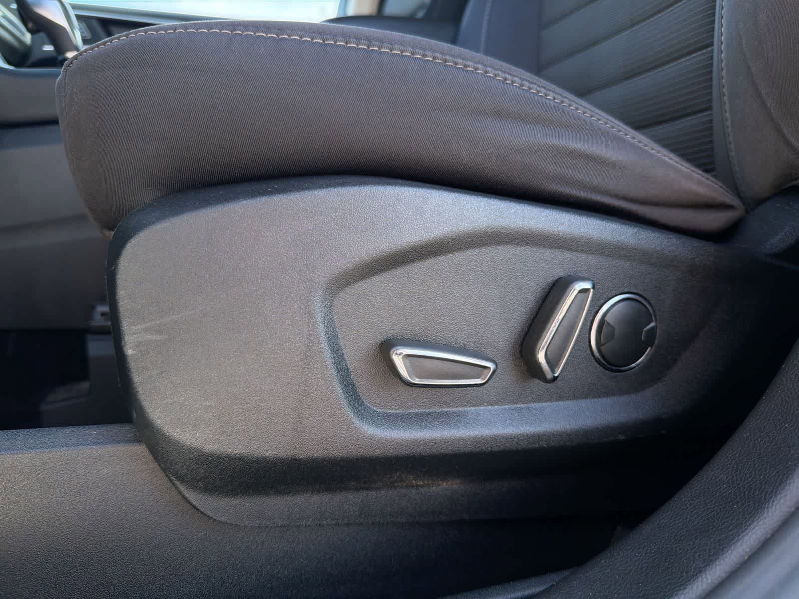 Thumbnail: 2016 Ford Edge - 18